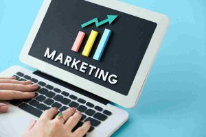 Illustration of affiliate marketing process showing a marketer promoting a product and earning a commission on sales.